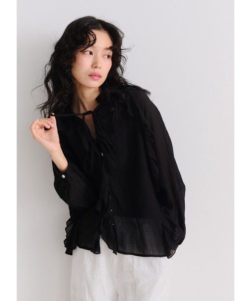 Shelly island（シェリーアイランド）の「楊柳シアーフリルシャツ（シャツ/ブラウス・レディース・ブルー/ブラック/ホワイト・FREE）」の3枚目の写真