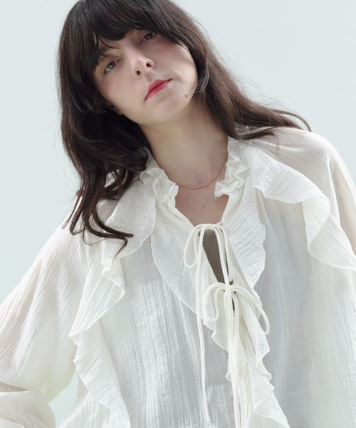 Shelly island（シェリーアイランド）の「楊柳シアーフリルシャツ（シャツ/ブラウス・レディース・ブルー/ブラック/ホワイト・FREE）」の4枚目の写真