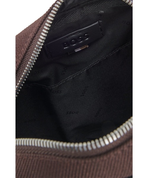BOSS(ボス)の「キャンバス レポーターバッグ レタリングロゴ(ショルダーバッグ・メンズ・ダークブラウン・ONESIZE)」の4枚目の写真