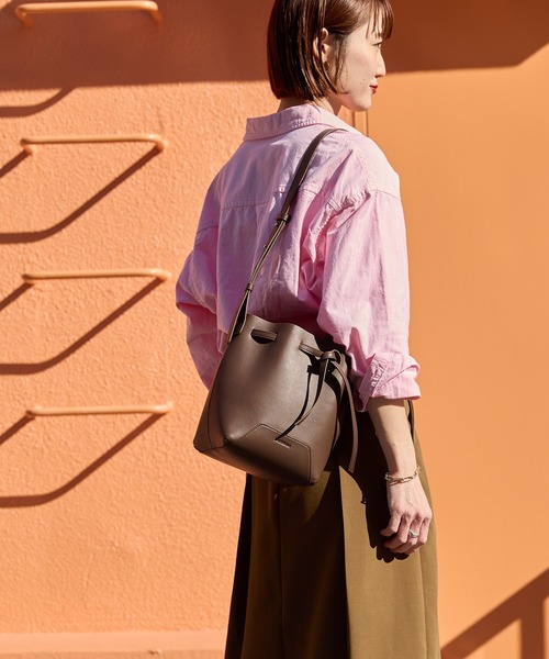 HASHIBAMI（ハシバミ）の「【HASHIBAMI】フェズ巾着バッグ M（ショルダーバッグ・レディース・ダークブラウン/ブラック・FREE）」の2枚目の写真