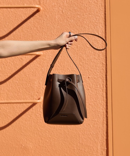 HASHIBAMI（ハシバミ）の「【HASHIBAMI】フェズ巾着バッグ M（ショルダーバッグ・レディース・ダークブラウン/ブラック・FREE）」の6枚目の写真