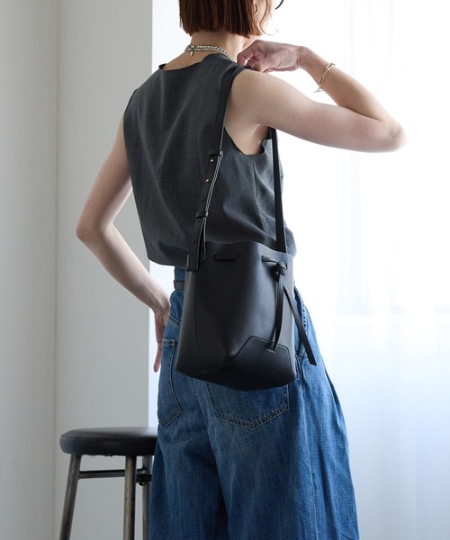 HASHIBAMI（ハシバミ）の「【HASHIBAMI】フェズ巾着バッグ M（ショルダーバッグ・レディース・ダークブラウン/ブラック・FREE）」の14枚目の写真