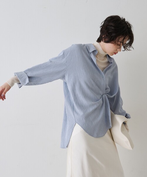 EMMA ROUGE VIF(エマルージュヴィフ)の「【一部店舗限定】アシンメトリー変形2WAYシャツ(シャツ/ブラウス・レディース・オフホワイト/ストライプ・フリー)」の7枚目の写真