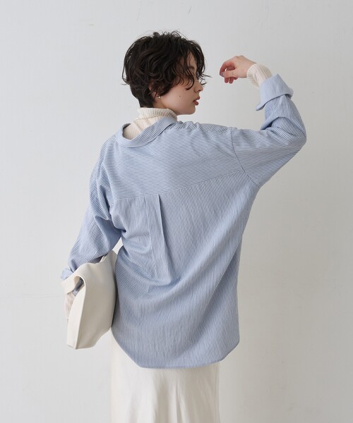 EMMA ROUGE VIF(エマルージュヴィフ)の「【一部店舗限定】アシンメトリー変形2WAYシャツ(シャツ/ブラウス・レディース・オフホワイト/ストライプ・フリー)」の9枚目の写真