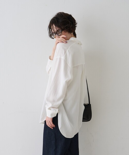 EMMA ROUGE VIF(エマルージュヴィフ)の「【一部店舗限定】アシンメトリー変形2WAYシャツ(シャツ/ブラウス・レディース・オフホワイト/ストライプ・フリー)」の15枚目の写真