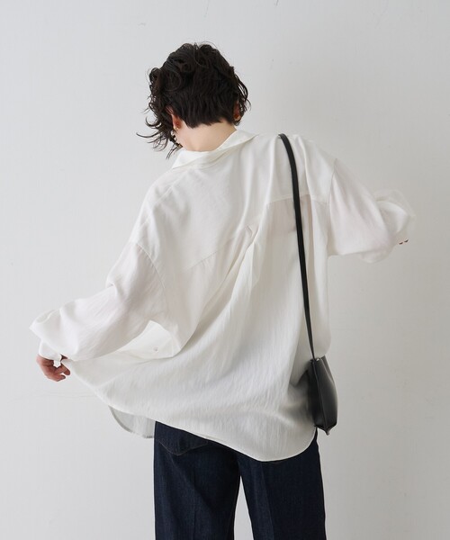 EMMA ROUGE VIF(エマルージュヴィフ)の「【一部店舗限定】アシンメトリー変形2WAYシャツ(シャツ/ブラウス・レディース・オフホワイト/ストライプ・フリー)」の16枚目の写真