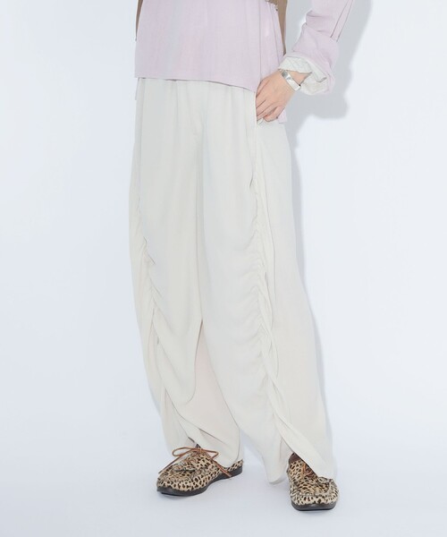 BEAMS BOY(ビームスボーイ)の「【8/6再値下げ】maturely / リサイクル アムンゼン シャーリング アンド スリット パンツ(スラックス・レディース・ブラック/アイボリー・0/1)」の2枚目の写真
