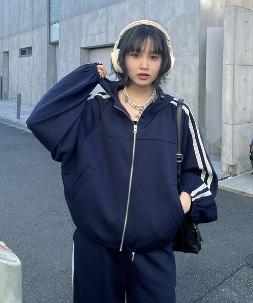 AS KNOW AS plus(アズノゥアズプラス)の「〇裾ドロスト付き クロップド丈 ダブルラインパーカー セットアップ可能【UNISEX ITEM】(パーカー・レディース・ブラック/ネイビー/杢グレー・FREE)」の2枚目の写真