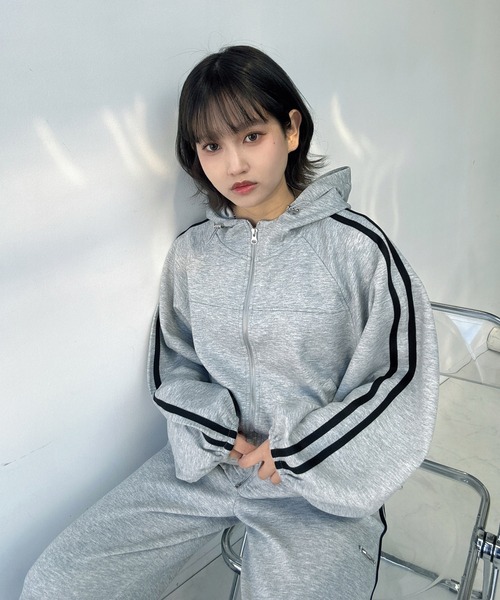 AS KNOW AS plus(アズノゥアズプラス)の「〇裾ドロスト付き クロップド丈 ダブルラインパーカー セットアップ可能【UNISEX ITEM】(パーカー・レディース・ブラック/ネイビー/杢グレー・FREE)」の15枚目の写真