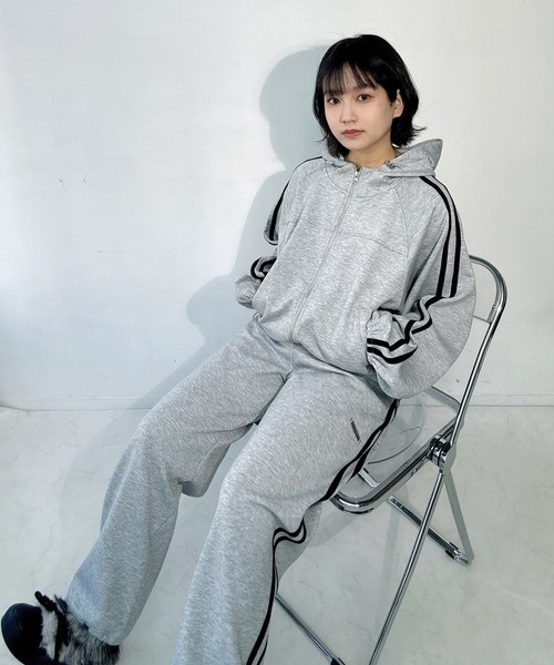AS KNOW AS plus(アズノゥアズプラス)の「〇裾ドロスト付き クロップド丈 ダブルラインパーカー セットアップ可能【UNISEX ITEM】(パーカー・レディース・ブラック/ネイビー/杢グレー・FREE)」の16枚目の写真