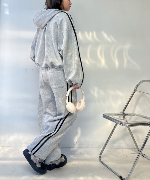 AS KNOW AS plus(アズノゥアズプラス)の「〇裾ドロスト付き クロップド丈 ダブルラインパーカー セットアップ可能【UNISEX ITEM】(パーカー・レディース・ブラック/ネイビー/杢グレー・FREE)」の19枚目の写真