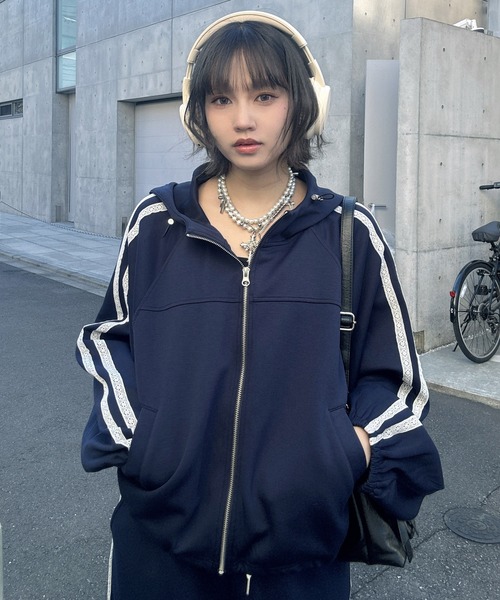 AS KNOW AS plus(アズノゥアズプラス)の「〇裾ドロスト付き クロップド丈 ダブルラインパーカー セットアップ可能【UNISEX ITEM】(パーカー・レディース・ブラック/ネイビー/杢グレー・FREE)」の5枚目の写真