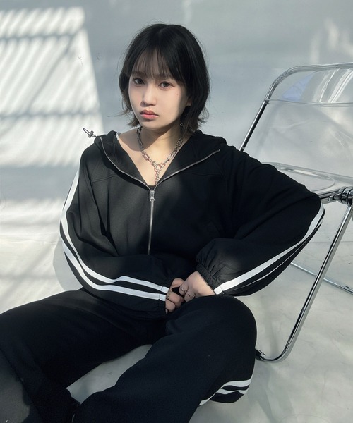 AS KNOW AS plus(アズノゥアズプラス)の「〇裾ドロスト付き クロップド丈 ダブルラインパーカー セットアップ可能【UNISEX ITEM】(パーカー・レディース・ブラック/ネイビー/杢グレー・FREE)」の8枚目の写真