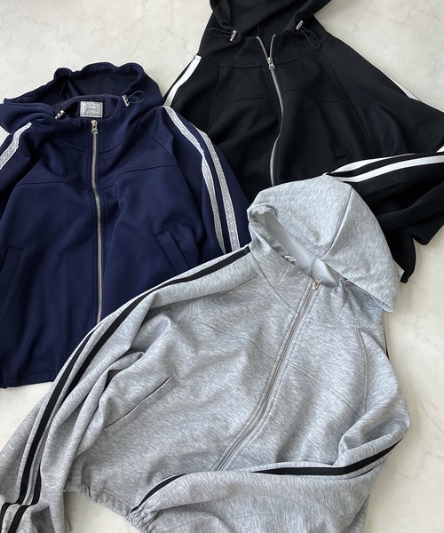AS KNOW AS plus(アズノゥアズプラス)の「〇裾ドロスト付き クロップド丈 ダブルラインパーカー セットアップ可能【UNISEX ITEM】(パーカー・レディース・ブラック/ネイビー/杢グレー・FREE)」の20枚目の写真