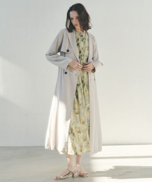 YECCA VECCA（イェッカヴェッカ）の「【UVカット/花粉ガード】素材MIXトレンチコート（トレンチコート・レディース・ベージュ/グレイッシュベージュ/ライトブルー/ネイビー・FREE）」の9枚目の写真