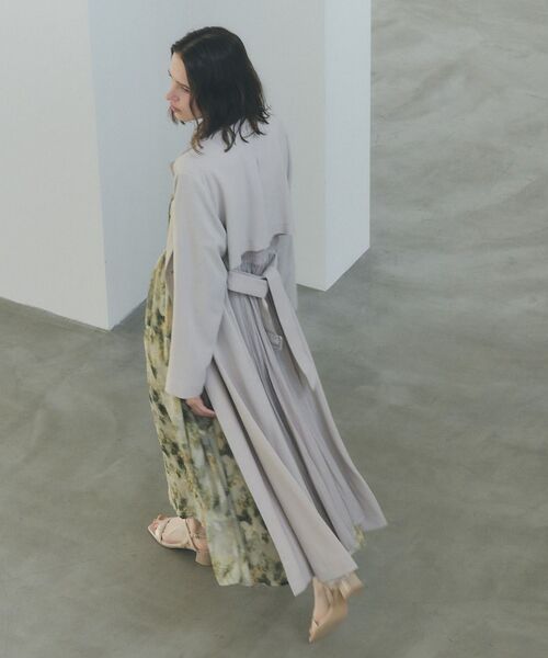 YECCA VECCA（イェッカヴェッカ）の「【UVカット/花粉ガード】素材MIXトレンチコート（トレンチコート・レディース・ベージュ/グレイッシュベージュ/ライトブルー/ネイビー・FREE）」の10枚目の写真