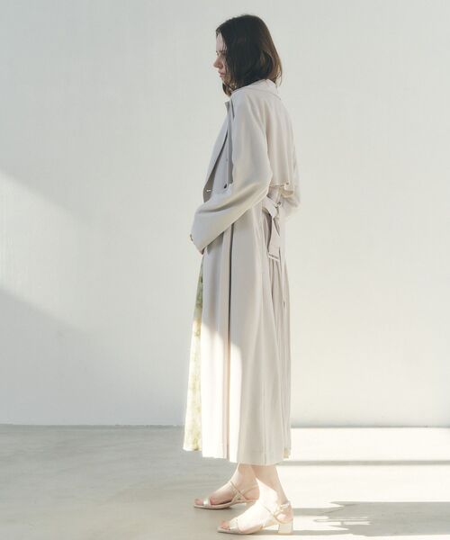 YECCA VECCA（イェッカヴェッカ）の「【UVカット/花粉ガード】素材MIXトレンチコート（トレンチコート・レディース・ベージュ/グレイッシュベージュ/ライトブルー/ネイビー・FREE）」の13枚目の写真