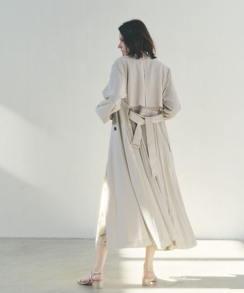 YECCA VECCA（イェッカヴェッカ）の「【UVカット/花粉ガード】素材MIXトレンチコート（トレンチコート・レディース・ベージュ/グレイッシュベージュ/ライトブルー/ネイビー・FREE）」の15枚目の写真