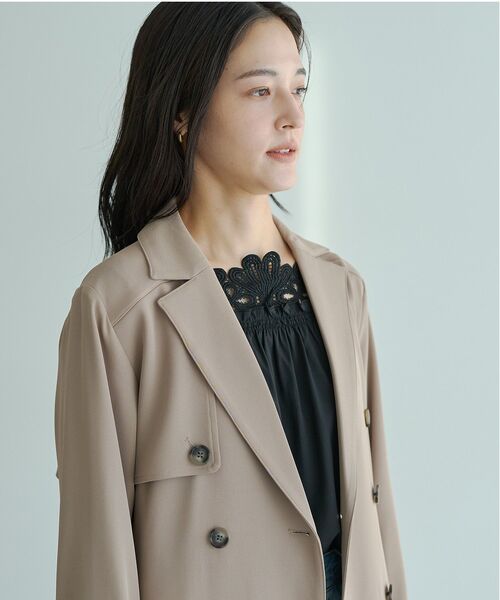 YECCA VECCA（イェッカヴェッカ）の「【UVカット/花粉ガード】素材MIXトレンチコート（トレンチコート・レディース・ベージュ/グレイッシュベージュ/ライトブルー/ネイビー・FREE）」の21枚目の写真