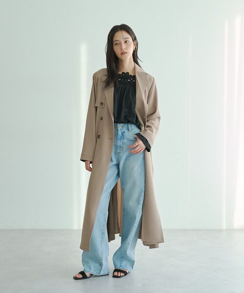 YECCA VECCA（イェッカヴェッカ）の「【UVカット/花粉ガード】素材MIXトレンチコート（トレンチコート・レディース・ベージュ/グレイッシュベージュ/ライトブルー/ネイビー・FREE）」の2枚目の写真