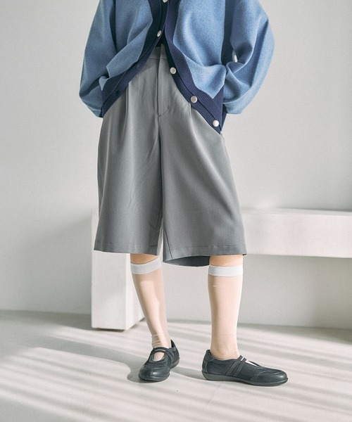 LEPSIM（レプシィム）の「タックハーフパンツ　630145（その他パンツ・レディース・グレー/ブラック・FREE）」の2枚目の写真