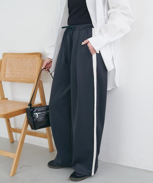 DISCOAT（ディスコート）の「【Enlude】ラインイリトラックジャージーパンツ《ユニセックス》（その他パンツ・レディース・ネイビー/ブラウン・LARGE/MEDIUM）」の2枚目の写真