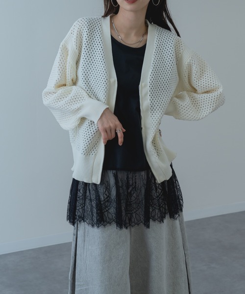 refinedworks（リファインドワークス）の「【refinedworks】メッシュ ニット の ブルゾン 風 カーディガン（カーディガン/ボレロ・レディース・ホワイト/サックスブルー/グレー・FREE）」の2枚目の写真