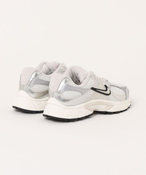 NIKE（ナイキ）の「NIKE ナイキ WS V5 RNR HQ7901 104（スニーカー・レディース・ホワイト×シルバー・23.5cm/24.0cm/24.5cm/25.0cm/23.0cm）」の9枚目の写真