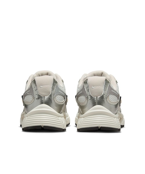 NIKE（ナイキ）の「NIKE ナイキ WS V5 RNR HQ7901 104（スニーカー・レディース・ホワイト×シルバー・23.5cm/24.0cm/24.5cm/25.0cm/23.0cm）」の4枚目の写真