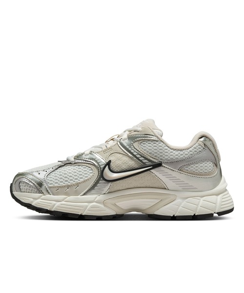 NIKE（ナイキ）の「NIKE ナイキ WS V5 RNR HQ7901 104（スニーカー・レディース・ホワイト×シルバー・23.5cm/24.0cm/24.5cm/25.0cm/23.0cm）」の3枚目の写真