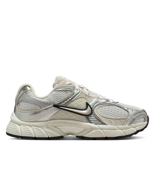 NIKE（ナイキ）の「NIKE ナイキ WS V5 RNR HQ7901 104（スニーカー・レディース・ホワイト×シルバー・23.5cm/24.0cm/24.5cm/25.0cm/23.0cm）」の2枚目の写真