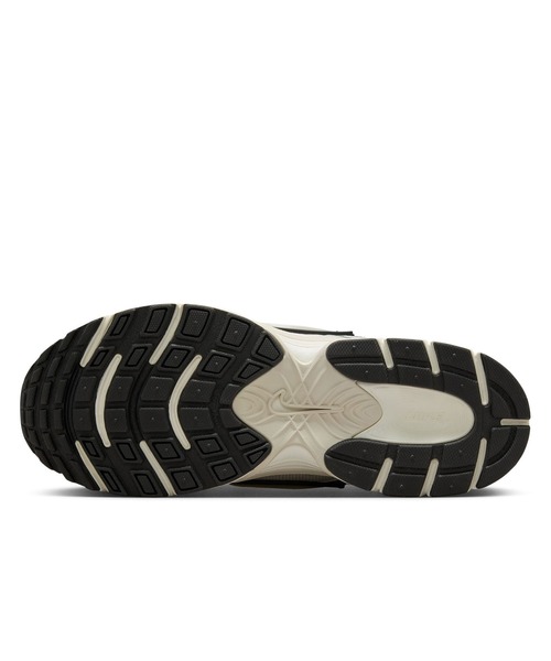 NIKE（ナイキ）の「NIKE ナイキ WS V5 RNR HQ7901 104（スニーカー・レディース・ホワイト×シルバー・23.5cm/24.0cm/24.5cm/25.0cm/23.0cm）」の6枚目の写真