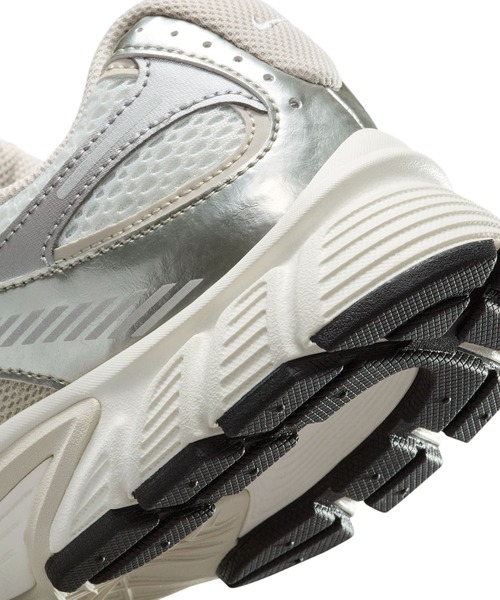 NIKE（ナイキ）の「NIKE ナイキ WS V5 RNR HQ7901 104（スニーカー・レディース・ホワイト×シルバー・23.5cm/24.0cm/24.5cm/25.0cm/23.0cm）」の8枚目の写真