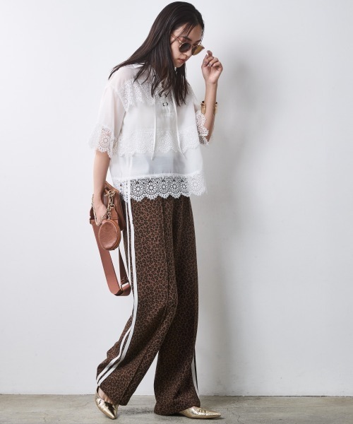 CHIC STYLE(シックスタイル)の「レースアップレースブラウス<大きいサイズ有>シックスタイル(シャツ/ブラウス・レディース・ブラック/オフホワイト・M/L/LL/3L/4L/5L)」の18枚目の写真