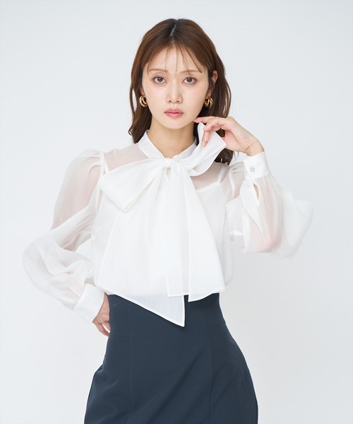 AND COUTURE(アンドクチュール)の「シアーボウタイブラウス(シャツ/ブラウス・レディース・オフホワイト/ブラック/イエロー/ブルー・FREE)」の5枚目の写真