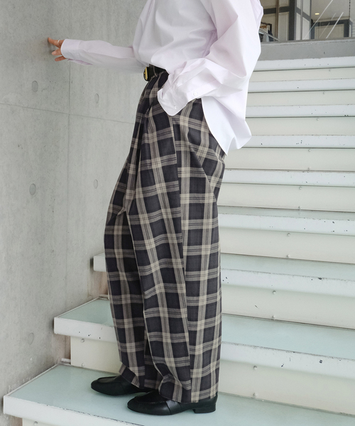 IENA（イエナ）の「Maison IENA 別注 Nell/ネル チェックペグトップパンツ 261-202-61（スラックス・レディース・カーキ・38/36）」の5枚目の写真