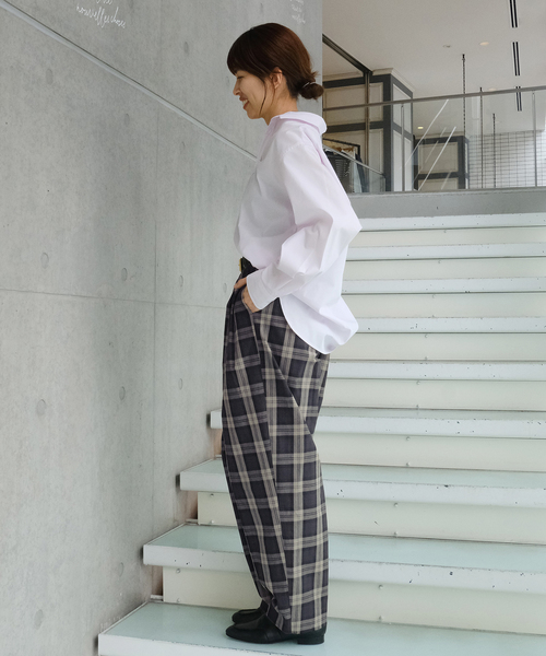 IENA（イエナ）の「Maison IENA 別注 Nell/ネル チェックペグトップパンツ 261-202-61（スラックス・レディース・カーキ・38/36）」の9枚目の写真