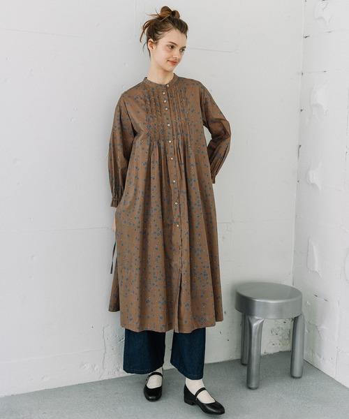 POU DOU DOU（プードゥドゥ）の「ランダムフラワープリントタックワンピース（ワンピース・レディース・オフホワイト/モカ/ブラック・3）」の8枚目の写真