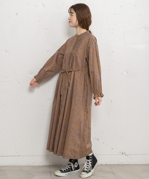 POU DOU DOU（プードゥドゥ）の「ランダムフラワープリントタックワンピース（ワンピース・レディース・オフホワイト/モカ/ブラック・3）」の13枚目の写真