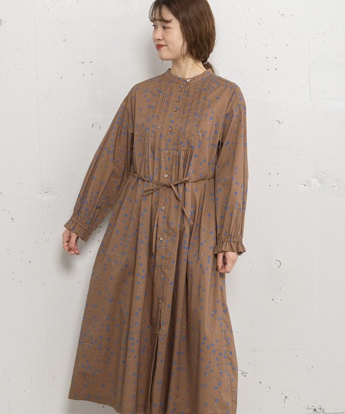 POU DOU DOU（プードゥドゥ）の「ランダムフラワープリントタックワンピース（ワンピース・レディース・オフホワイト/モカ/ブラック・3）」の17枚目の写真