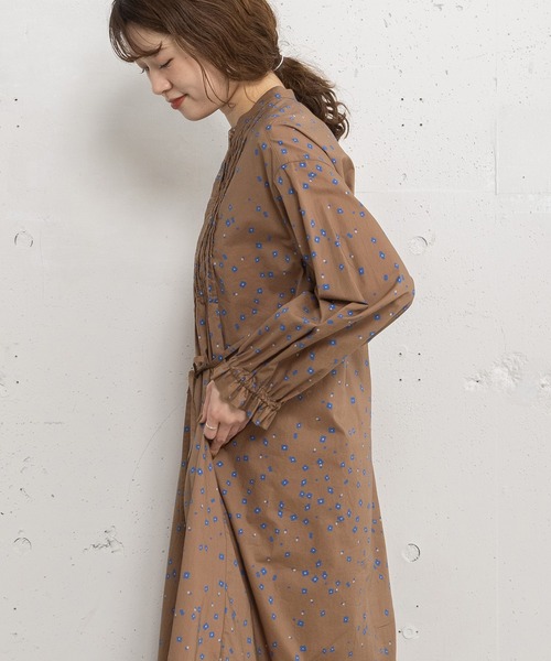 POU DOU DOU（プードゥドゥ）の「ランダムフラワープリントタックワンピース（ワンピース・レディース・オフホワイト/モカ/ブラック・3）」の18枚目の写真