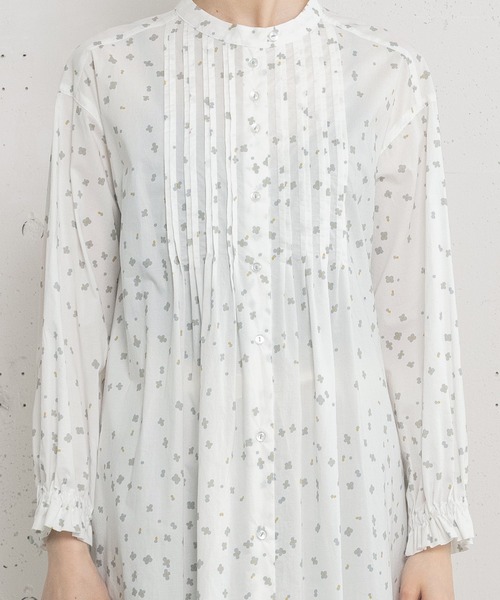 POU DOU DOU（プードゥドゥ）の「ランダムフラワープリントタックワンピース（ワンピース・レディース・オフホワイト/モカ/ブラック・3）」の6枚目の写真