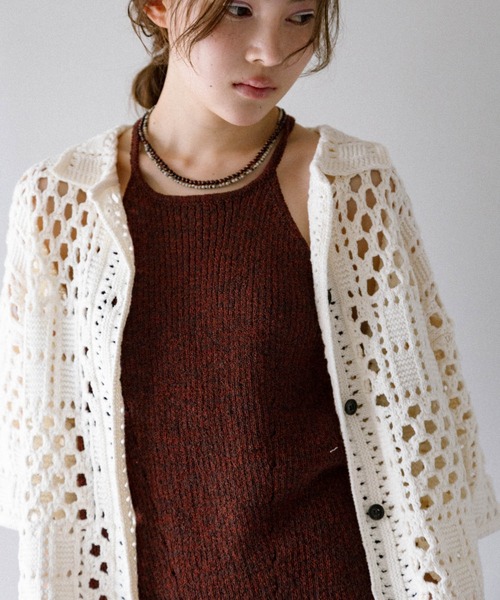 KBF（ケイビーエフ）の「クロシェニットシャツ（ニット/セーター・レディース・カーキ/アイボリー/チャコールグレー・ONE）」の17枚目の写真