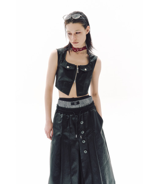 TRIPSHOP(トリップショップ)の「ショートジャケットクロップベスト(ベスト・レディース・ブラック・SMALL/MEDIUM)」の4枚目の写真