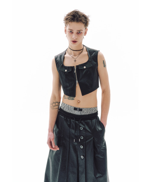 TRIPSHOP(トリップショップ)の「ショートジャケットクロップベスト(ベスト・レディース・ブラック・SMALL/MEDIUM)」の5枚目の写真