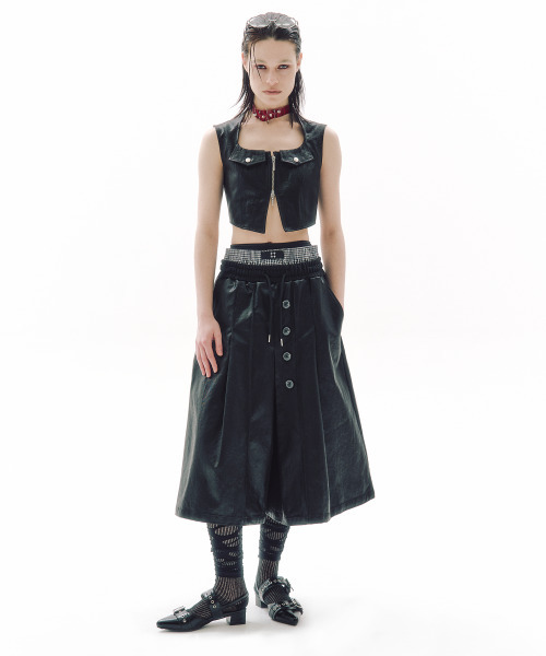 TRIPSHOP(トリップショップ)の「ショートジャケットクロップベスト(ベスト・レディース・ブラック・SMALL/MEDIUM)」の6枚目の写真