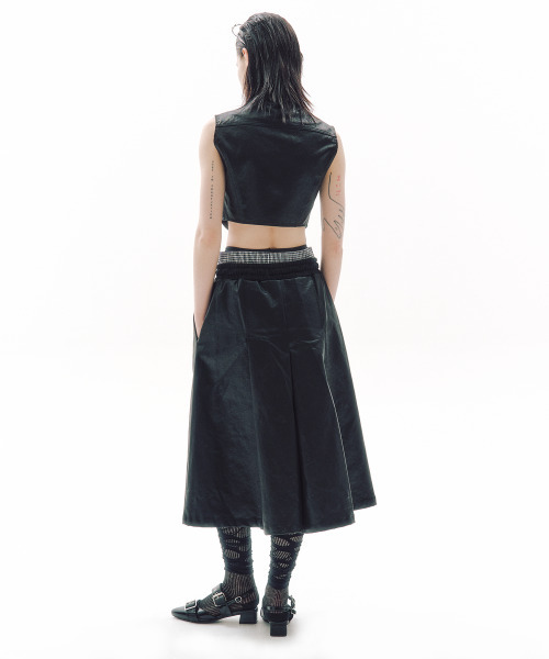 TRIPSHOP(トリップショップ)の「ショートジャケットクロップベスト(ベスト・レディース・ブラック・SMALL/MEDIUM)」の8枚目の写真