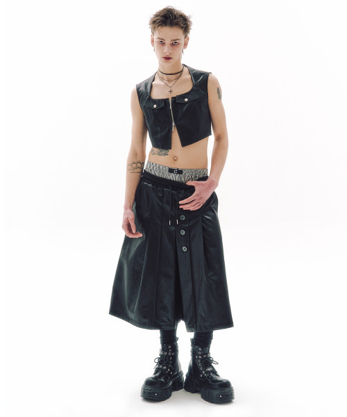 TRIPSHOP(トリップショップ)の「ショートジャケットクロップベスト(ベスト・レディース・ブラック・SMALL/MEDIUM)」の9枚目の写真