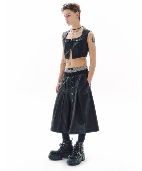 TRIPSHOP(トリップショップ)の「ショートジャケットクロップベスト(ベスト・レディース・ブラック・SMALL/MEDIUM)」の10枚目の写真
