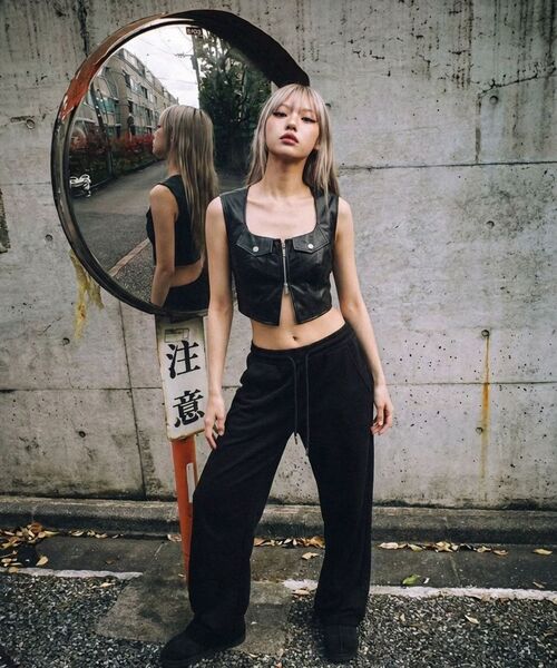 TRIPSHOP(トリップショップ)の「ショートジャケットクロップベスト(ベスト・レディース・ブラック・SMALL/MEDIUM)」の12枚目の写真